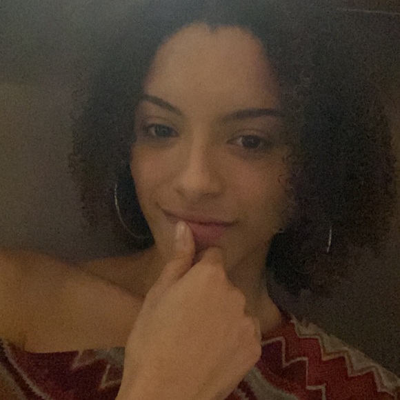 Poshmark profile picture for @ethnicity